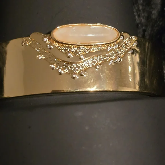 Elegant Gold and Silver Women's Bracelet and Ring Set - Picture 4 of 15